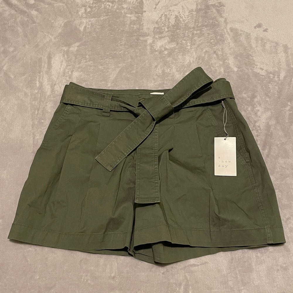 Green/Army Green Shorts with Detachable Belt, Kind of Flare and Vintage